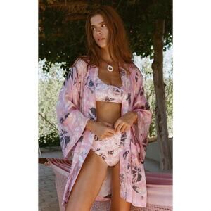 Spell & The Gypsy Collective S/M Floral marshmallow sky short robe